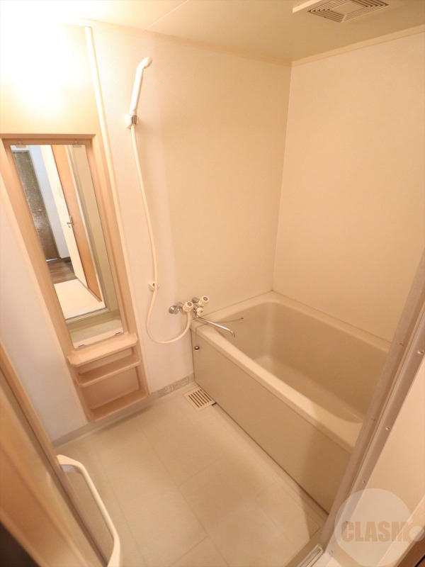 バス・シャワールーム　清潔感のあるバスルーム