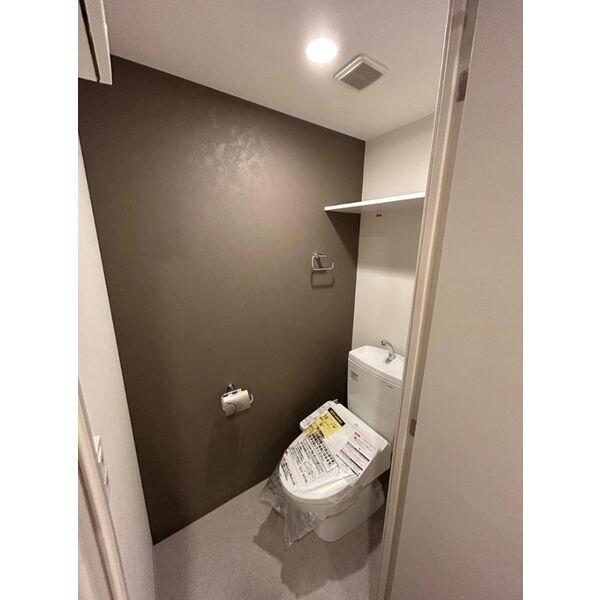 トイレ　※同仕様写真となります。※反転タイプになります。