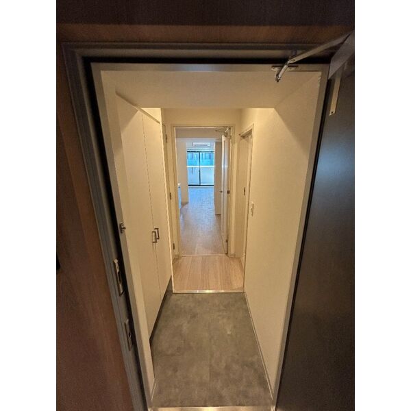 玄関　※同仕様写真となります。※反転タイプになります。