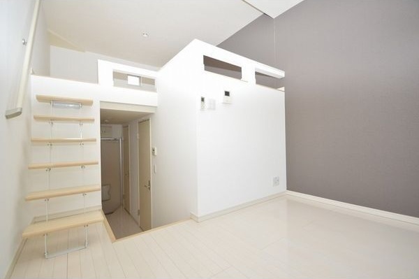 居室・リビング　初期費用分割可★ご希望の場所まで無料送迎サービス付♪