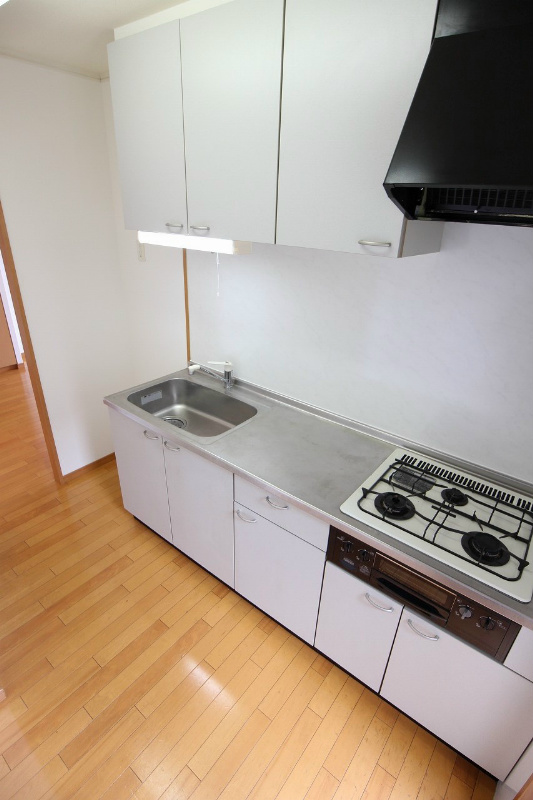 キッチン　3口コンロのシステムキッチン