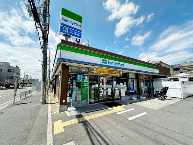 コンビニ　ファミリーマート 摂津正雀三丁目店（コンビニ）まで907m