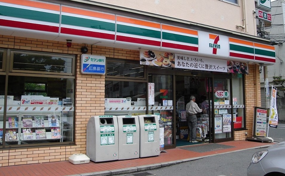 コンビニ　セブンイレブン広島横川新橋西店（コンビニ）まで522m