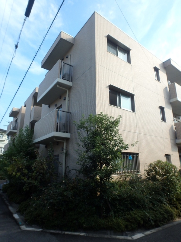 建物外観　重厚感のある外観です。