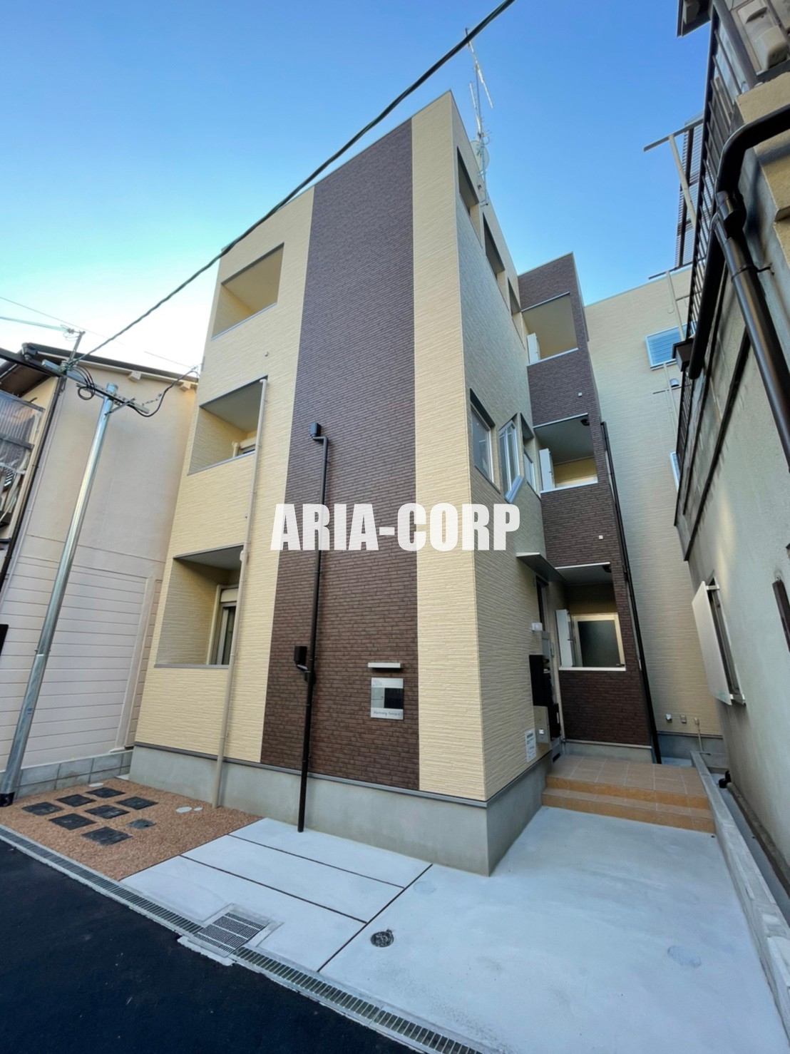 建物外観　2022年完成、大手ハウスメーカー施工のデザイナーズアパート
