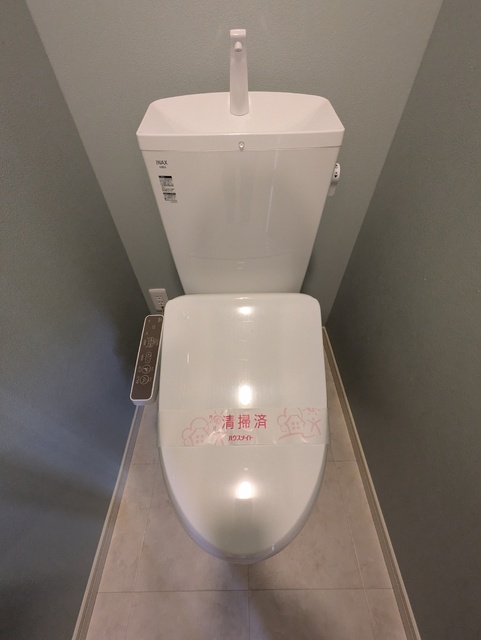 トイレ　★トイレは嬉しい洗浄機能付き便座です♪★