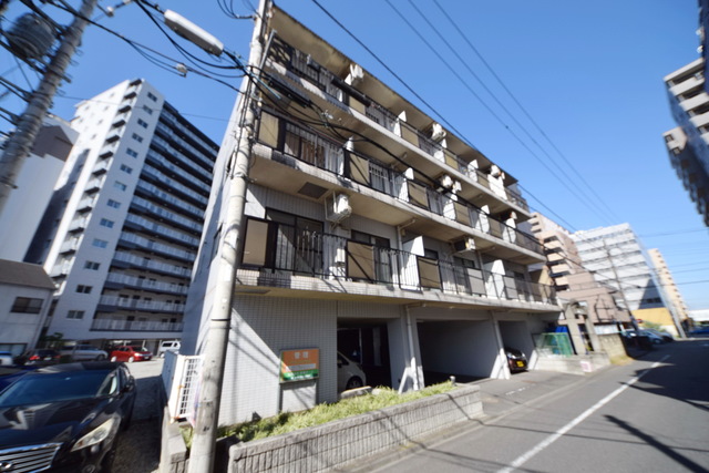 建物外観　～落ち着いた住宅地に立地します～