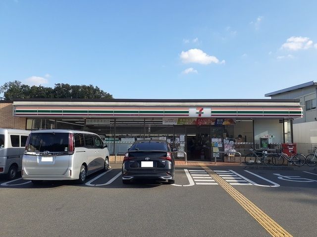 コンビニ　セブンイレブン 三芳上富店（コンビニ）まで600m
