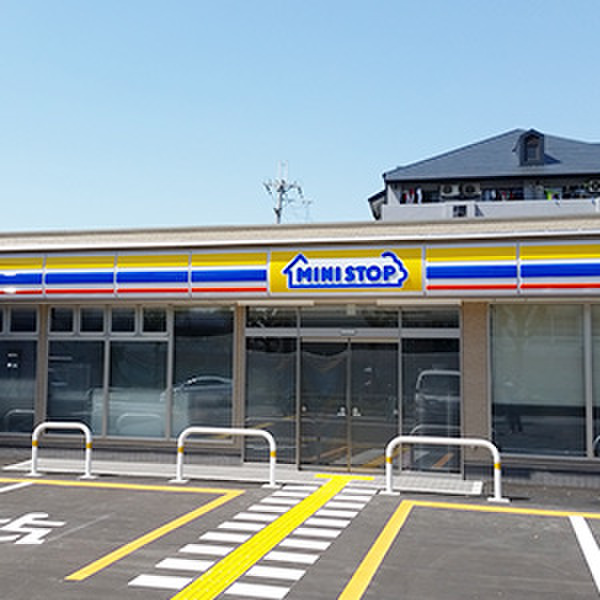 コンビニ　ミニストップ　東大阪若江北町店（コンビニ）まで666m