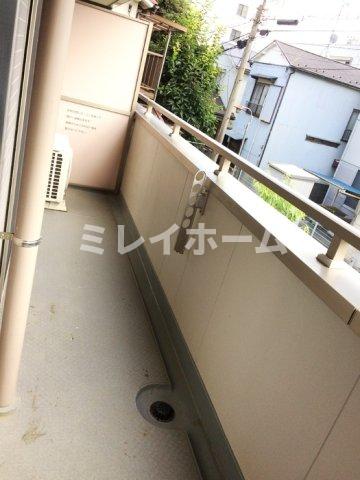 バルコニー　同建物内別のお部屋の参考写真になります。