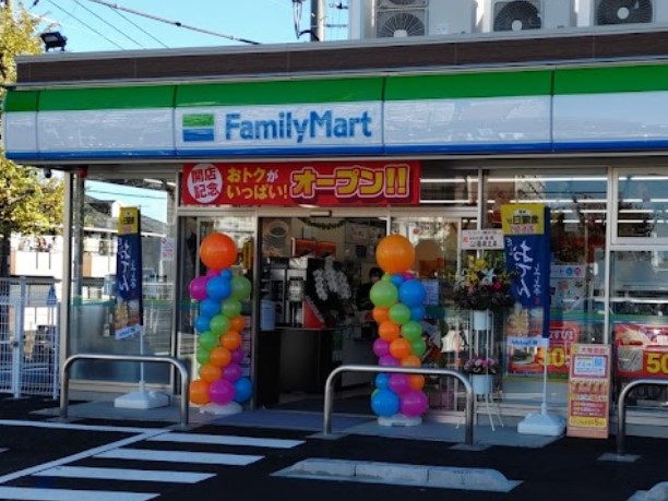 コンビニ　ファミリーマート 港南台七丁目店（コンビニ）まで196m