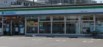 コンビニ　ファミリーマート 港南台三丁目店（コンビニ）まで891m