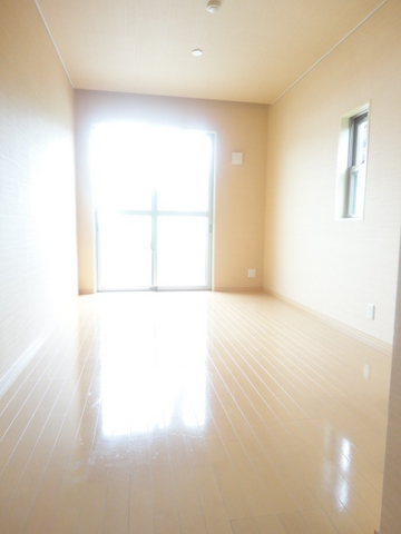 居室・リビング　角部屋２面採光の明るく風通しの良いお部屋です