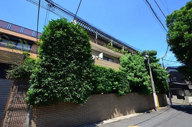 建物外観　★高い塀があり１階でも気になりません★
