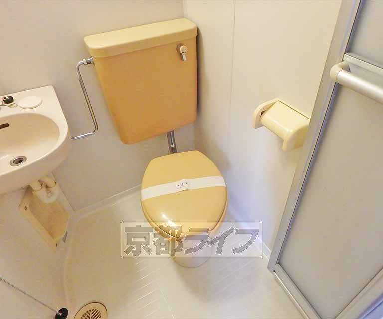 トイレ　トイレまわりもスッキリしています。