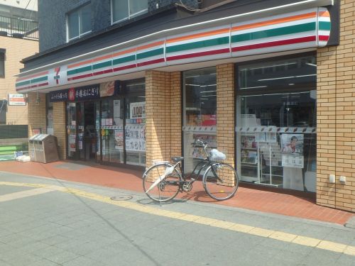 コンビニ　セブン－イレブン 大田区東六郷３丁目店（コンビニ）まで197m
