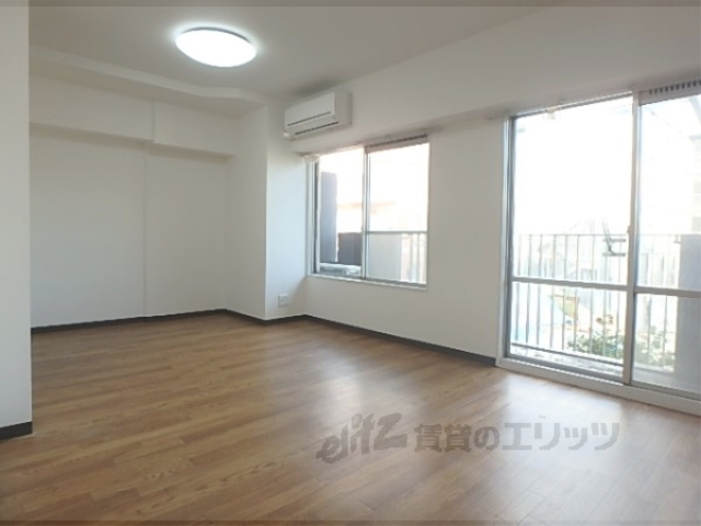 居室・リビング　１４帖の広いお部屋です