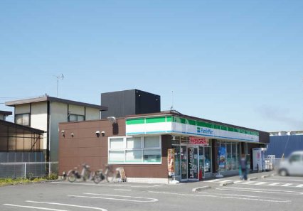 コンビニ　ファミリーマート新座菅沢二丁目店（コンビニ）まで610m