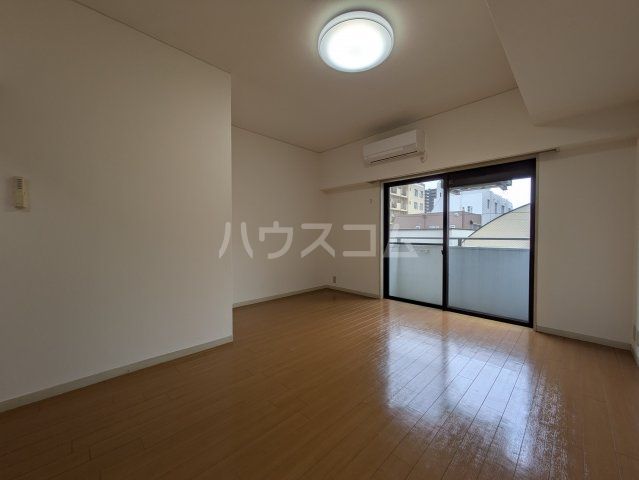 クレセントコート静岡の居間写真