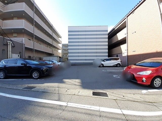 駐車場　駐車場に車を止められます