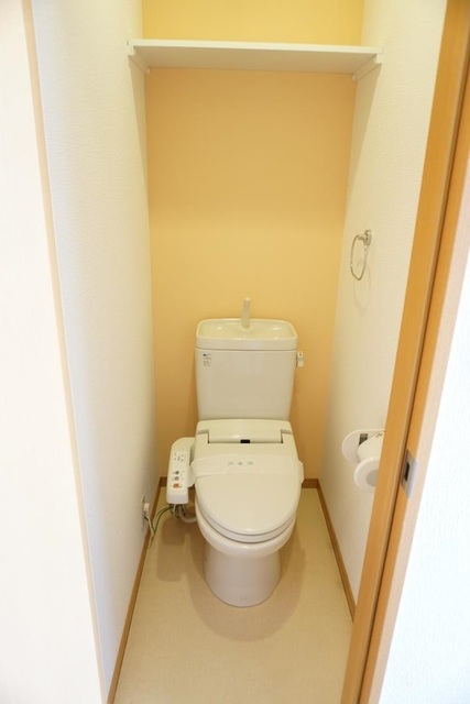 トイレ　トイレは快適な温水洗浄便座付