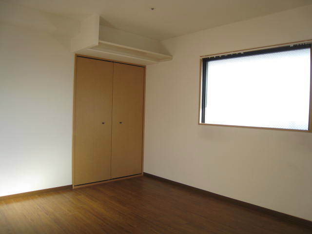 その他部屋・スペース　室内広々9.3帖です。