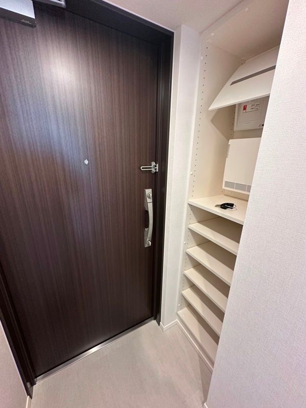玄関　参考写真（同物件別部屋）