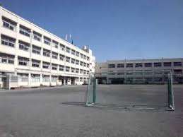 小学校　横浜市立鴨居小学校（小学校）まで393m