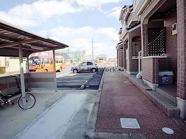 駐車場　駐車場
