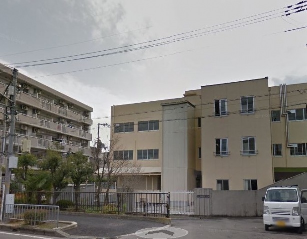 小学校　茨木市立春日丘小学校（小学校）まで508m
