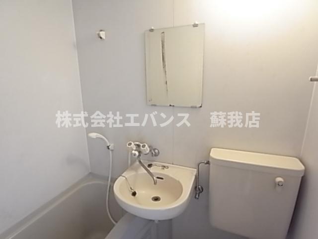 洗面設備　脱衣スペースもあります