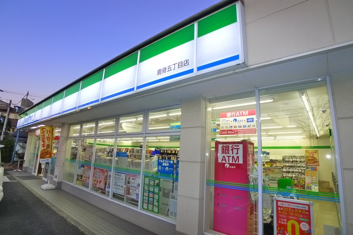 コンビニ　ファミリーマート（コンビニ）まで328m