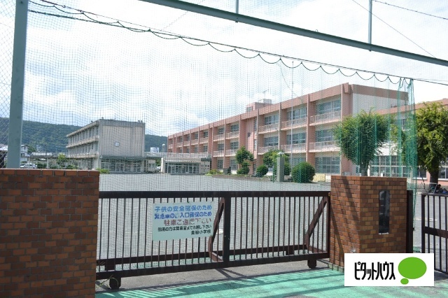 小学校　富士宮市立貴船小学校（小学校）まで1223m
