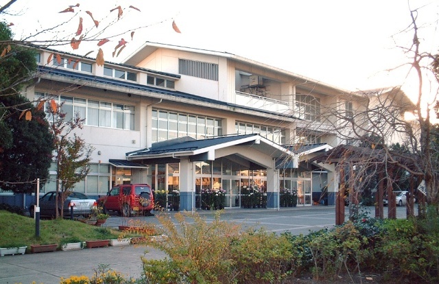 中学校　佐倉市立根郷中学校（中学校）まで2898m