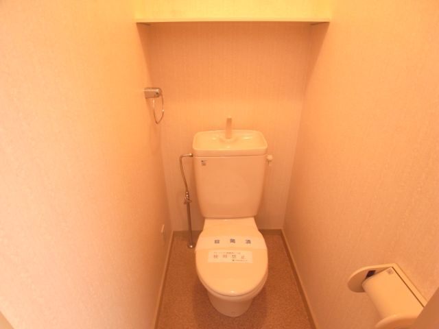 トイレ　別部屋の写真です。
