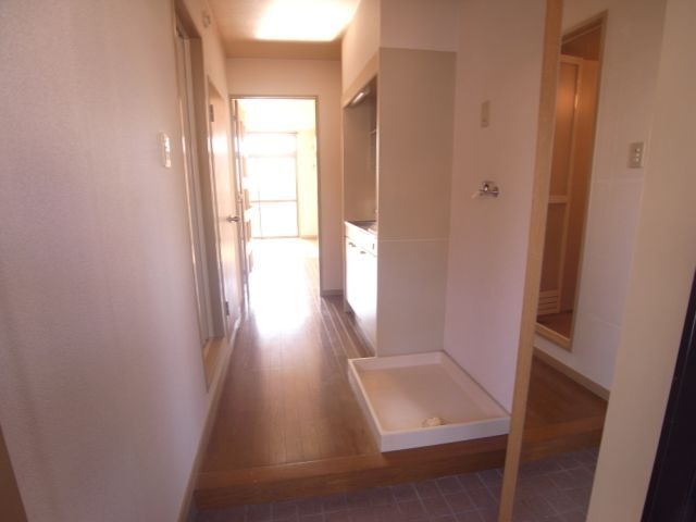 玄関　別部屋の写真です。