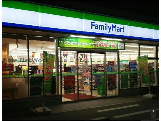 コンビニ　ファミリーマート鈴鹿南玉垣町店（コンビニ）まで747m
