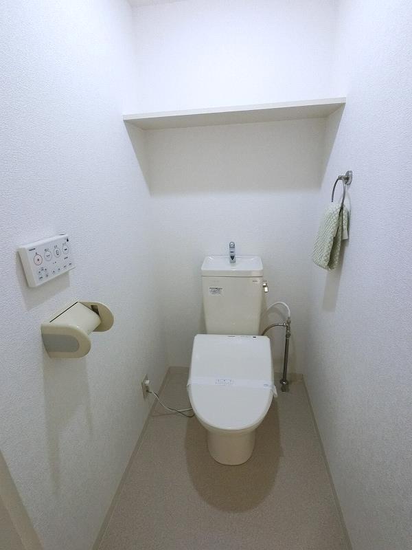 トイレ　温水洗浄便座付き