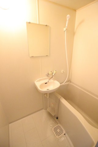 バス・シャワールーム　※別部屋写真