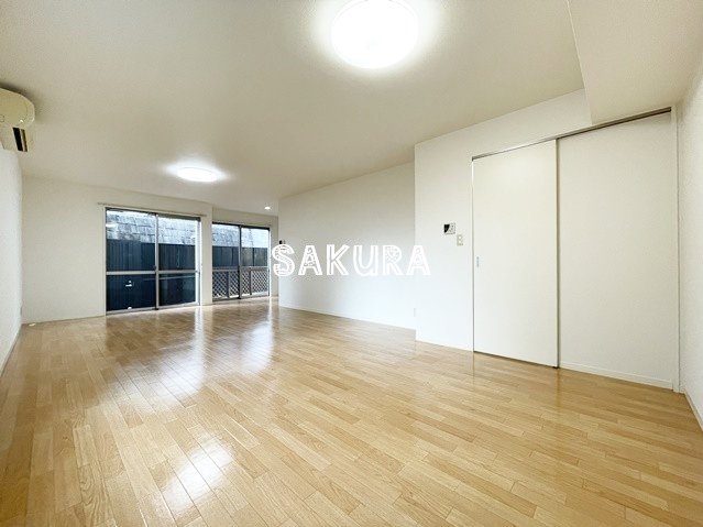 居室・リビング　こちらのリビングで趣味の時間をお楽しみください♪