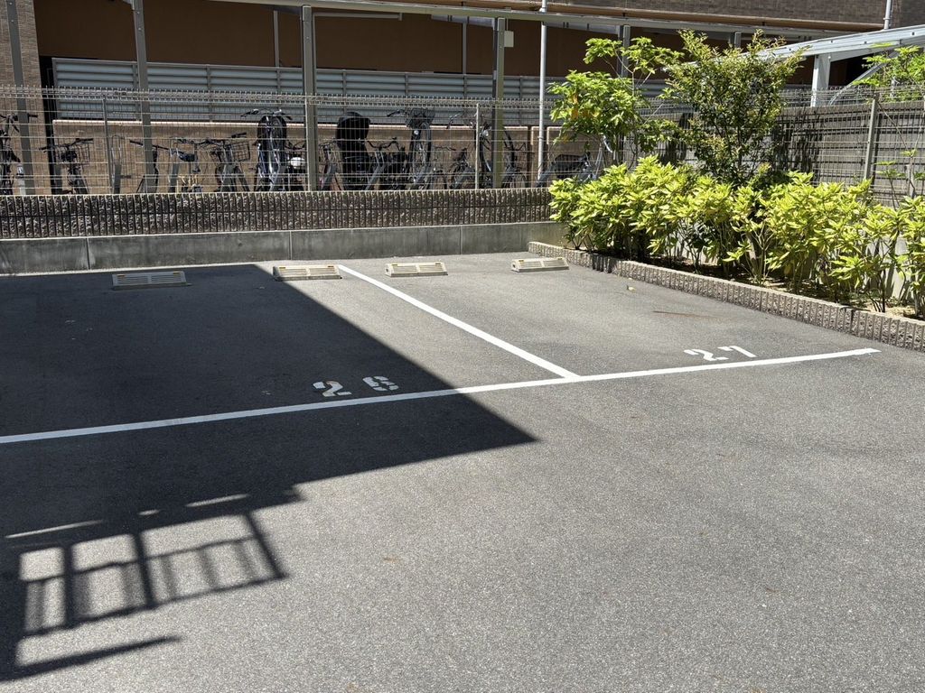 駐車場　バイク置き場