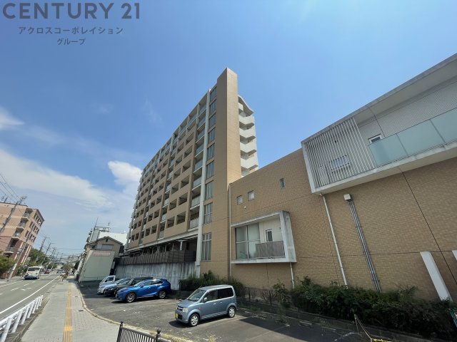 建物外観　エレベーター付きで重たい荷物も楽々♪
