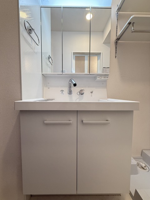 洗面設備　別部屋参考写真です
