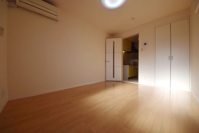 居室・リビング　明るく広いお部屋です