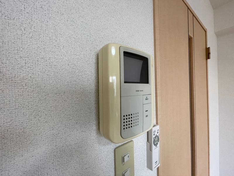 セキュリティ　ＴＶモニター付インターホンです。来客者の顔が見えるので安心！