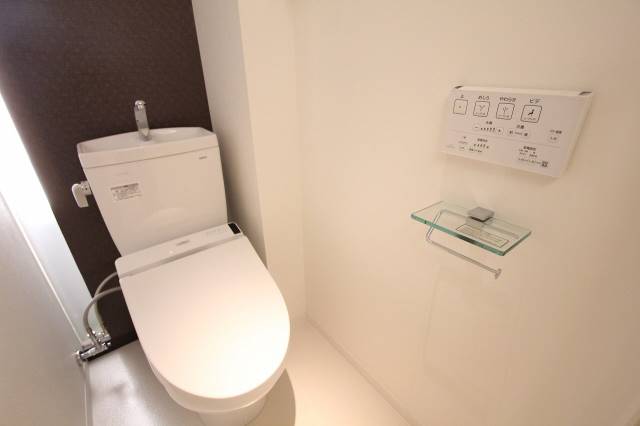 トイレ　ウォシュレット付きです