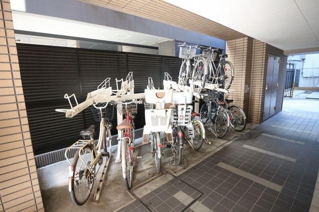 駐車場　★屋根付きの駐輪場★