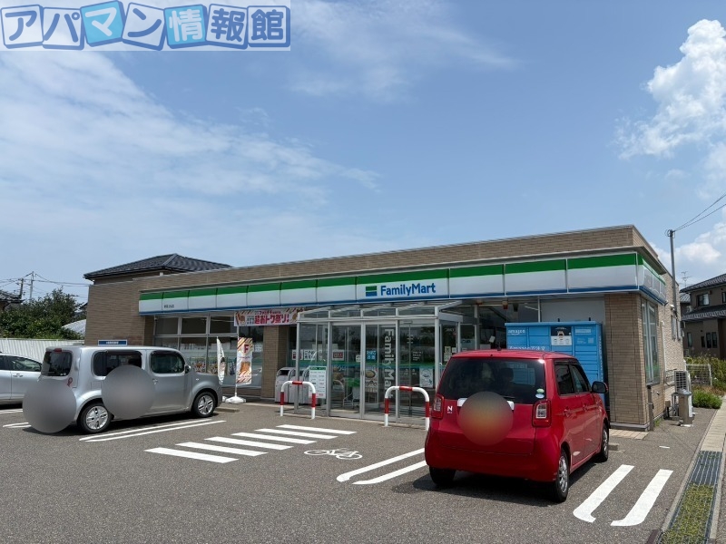 コンビニ　ファミリーマート新潟立仏店（コンビニ）まで833m
