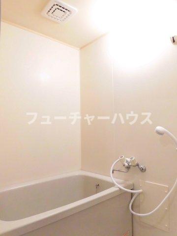 バス・シャワールーム　コンパクトで使いやすいお風呂です