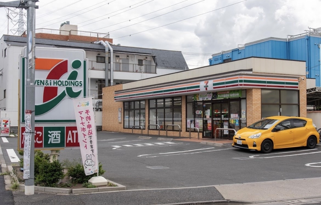 コンビニ　セブンイレブン 足立花保南店（コンビニ）まで209m